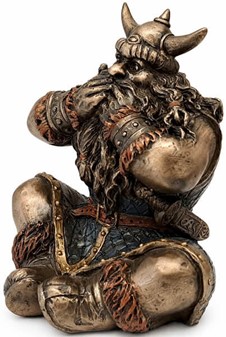 STUDENTERGAVER TIL HAM. FigurDe Treer af de tre kloge vikinger krigere