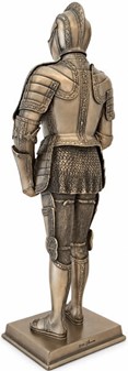 MIDDELALDER RIDDER. Flot bronze figur af ridder med et sværd