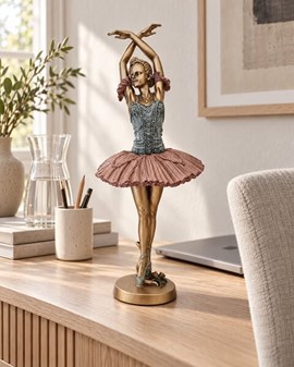 BALLERINA FIGUR. Danserinde figur som romantisk gave til hende