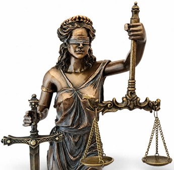Eksklusiv Justitia figur. Perfekt gave til jurister og nyuddannet