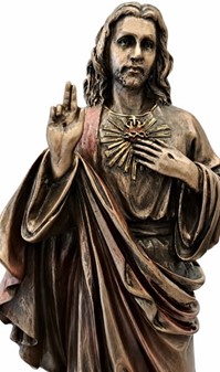 Enestående Jesus-figur med døbefont. Skønhed og hengivenhed på én gang