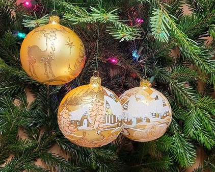 Juletræspynt. Flotte julekugler glas guld med julemotiver. Ø 10cm 6stk