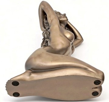 GAVER TIL MANDEN DER IKKE ØNSKER SIG NOGET. Bronze figur nøgen kvinde