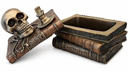 STEAMPUNK SMYKKESKRIN. Smukt smykkeopbevaring med bøger og kraniet