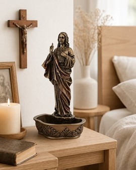Enestående Jesus-figur med døbefont. Skønhed og hengivenhed på én gang