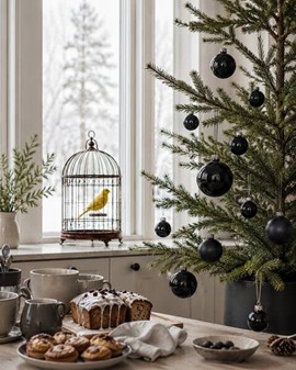 Små julekugler fra Polen, billige priser, sort mat & blank. Ø 3 & 6 cm
