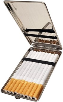 GAVEN TIL KÆRESTEN. Smuk tyske metal cigaretetui til lange cigaretter