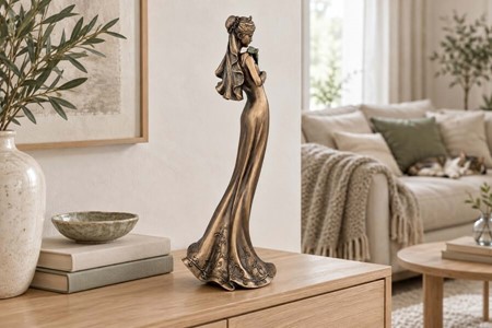 BRYLLUPSFIGURER. Smuk bronze skulptur af brudepige med lilje