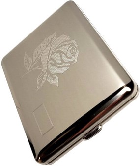GAVE TIL HENDE. Cigaretetui metal med rose, til lange cigaretter