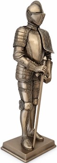 MIDDELALDER RIDDER. Flot bronze figur af ridder med et sværd