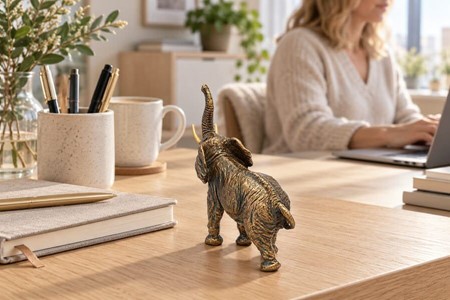 Elefantfigur Bronze. Smuk dekoration, symbol på lykke og velstand