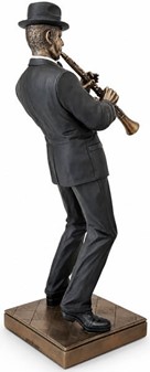 GAVE TIL MUSIKER. Flot bronzefigur af Jazz klarinettist. Reol pynt