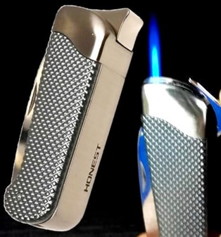 GAVE TIL MANDEN. Fantastisk billig multifunktion lighter med lommekniv
