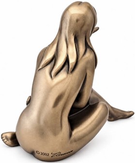 Lille figur, stor følelse. Bronzeinspiration af siddende nøgen pige
