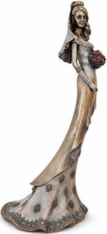 BRYLLUPSFIGUR. Smuk bronze figur af bruden med en bryllupsbuket