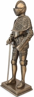 MIDDELALDER RIDDER. Flot bronze figur af ridder med et sværd