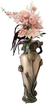 Tulipan vase til tørrede blomster. Kunst og natur i ét tidløst design
