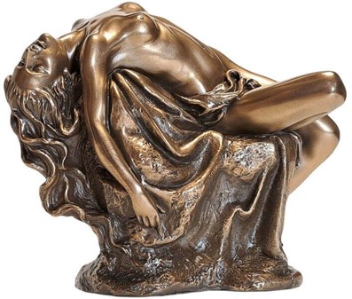 Ynde af feminin skønhed med erotiske bronzefigur af en nøgen kvinde