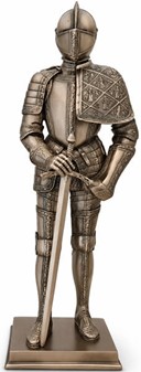 MIDDELALDER RIDDER. Flot bronze figur af ridder med et sværd