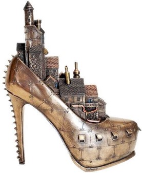 Steampunk sko-skulptur – Fantastisk by møder victoriansk maskineri