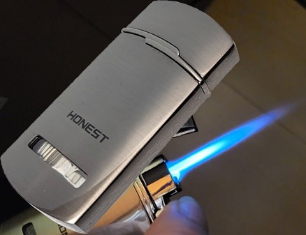 Lighter med kraftfuld stil. Opgrader din flamme med vores stormlighter