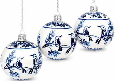 Unikke håndmalede julekugler i porcelæns-look med blå fugle. 8cm, 6stk