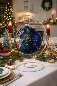 Fremstillet i Polen stor julekugle i blå med julemandens rensdyr,15 cm