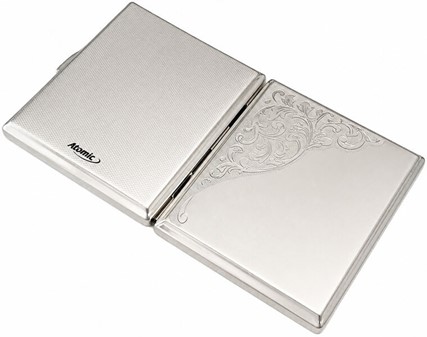 CIGARETETUIER. Metal cigaret etui med indgraveret venetiansk mønster