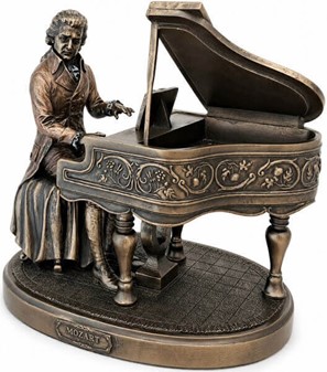 STUE INDRETNING. Unik og realistisk skulptur af Mozart ved klaveret