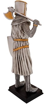 HISTORISK FIGUR. Stående crusader figur med økse og skjold