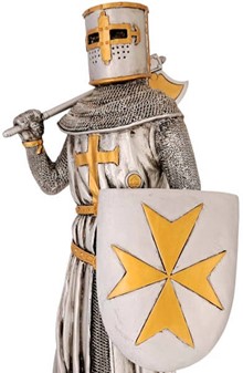 HISTORISK FIGUR. Stående crusader figur med økse og skjold