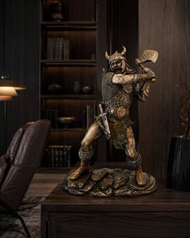 Viking figur. Bronzefigur af mægtige kriger, der svinger sin økse