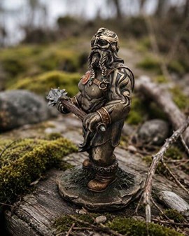 Viking figur med Humor: Kriger med Kølle og med et truende blik!