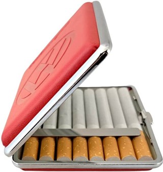 Unikt VW cigaretetui i rød læderlook. Praktisk og elegant gaveidé