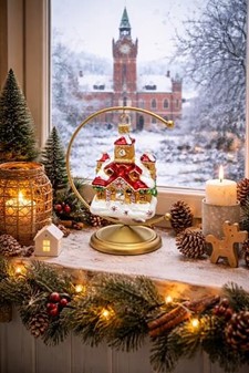 Rådhus på juletræet? Kun i form af en blæst dekorative glas figur