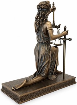 Eksklusiv Justitia figur. Perfekt gave til jurister og nyuddannet