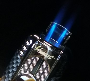 LIGHTER. GAVE TIL HAM OG HENDE. Lightere med dobelt jet flamme
