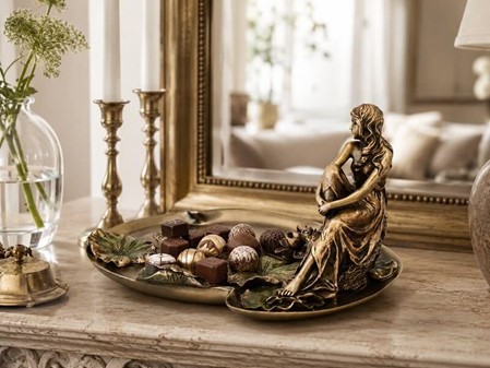 Romantisk Art Nouveau Skål: Pige og Lotusblomst - Unik Kunstværk