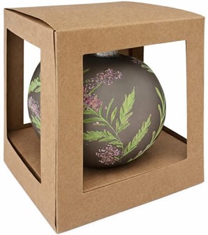Glas julekugle stor, mat grå med en delikat plantedekoration. Ø 15 cm