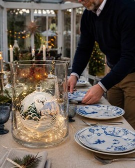 Stor hvid julekugle i glas – unik pynt med vinterlandskab. Ø 15 cm