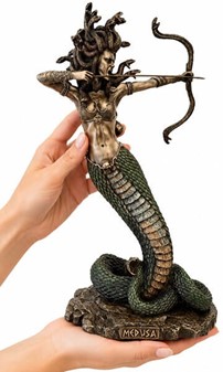 Frygtindgydende smuk Medusa figur. Iøjnefaldende smuk boligindretning