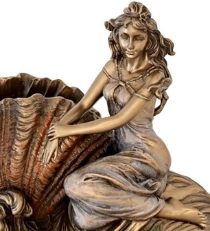 SERVIETHOLDER. Flot Veronese figur i form af en kvinde på en konkylie