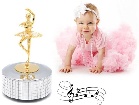 GAVE TIL HENDE. Udsøgte musikdåse med forgyld ballerina i piruette