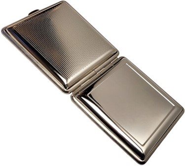 LILLE GAVE TIN RYGER. Dobbelsidet nikkel cigaretetui metal Vom Hofe