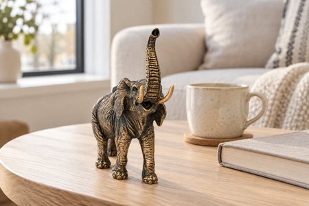 Elefantfigur Bronze. Smuk dekoration, symbol på lykke og velstand