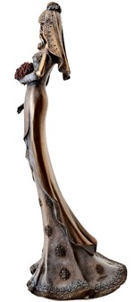 BRYLLUPSFIGUR. Smuk bronze figur af bruden med en bryllupsbuket