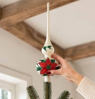 Topspir til juletræet i hvid med rød blomst og grøn dekoration. 35 cm