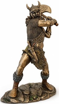 Viking figur. Bronzefigur af mægtige kriger, der svinger sin økse