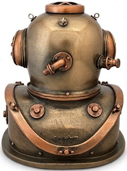 GAVE TIL DYKKER. Unik Veronese figur i form Steampunk dykkerhjelm