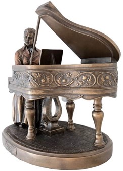 STUE INDRETNING. Unik og realistisk skulptur af Mozart ved klaveret
